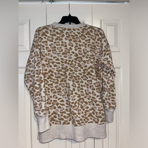 Aerie Women's Aerie Split Hem Leopard Print Crewneck Sweatshirt - Picture 3 of 5